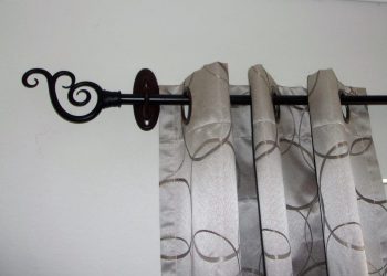 What Type of Curtains to Use with a Traverse Rod?