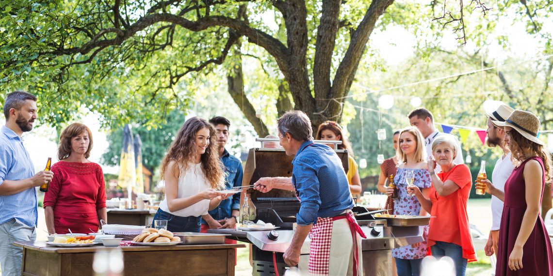 7 Tips for a Stress-free Backyard Party
