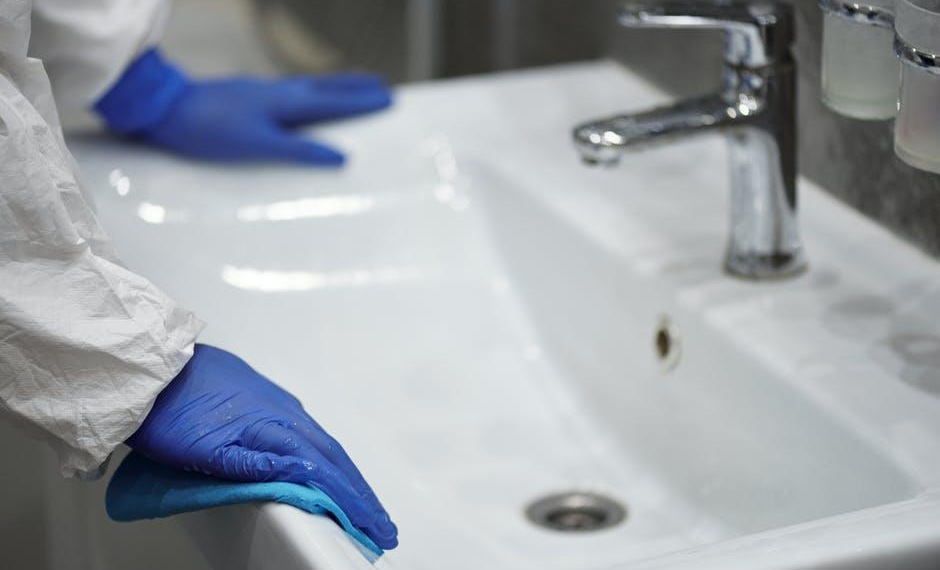 7 Signs You Need a Professional Plumbing Service